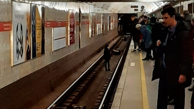 Человек упал на пути на станции метро «Технологический институт»