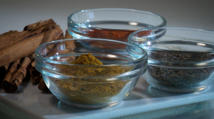 Лимонный сок, специи и даже сельдерей: чем заменить соль без потери вкуса блюд