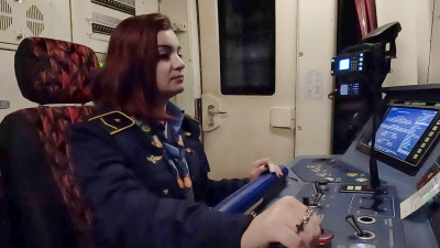 Машинист электропоезда метро Дарья Ярёменко: С первого урока по вождению я влюбилась 