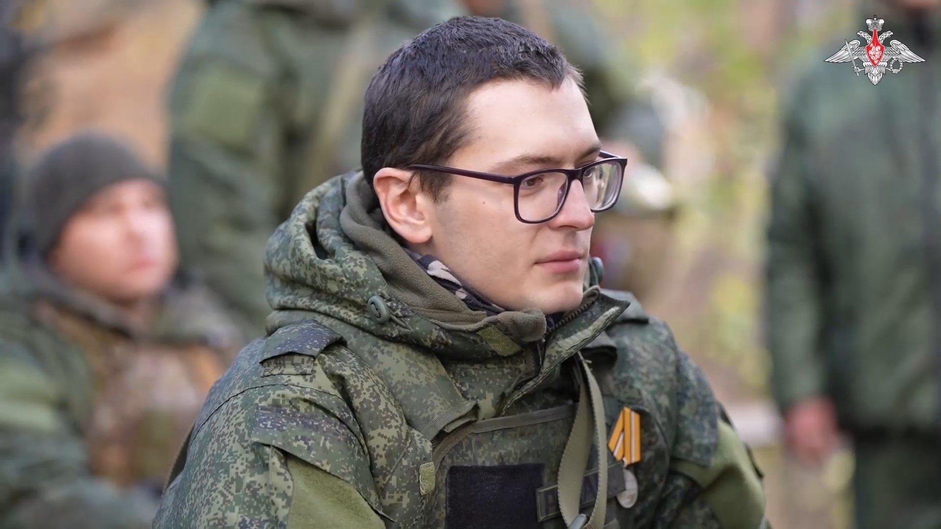 В зоне СВО прошел телемост между военнослужащими и членами их семей ...