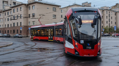 Жительницу Петербурга оштрафовали за вождение трамвая без прав