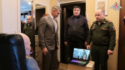 Военнослужащие ЦВО из зоны специальной военной операции поздравили ветерана Великой Отечественной войны со столетним юбилеем