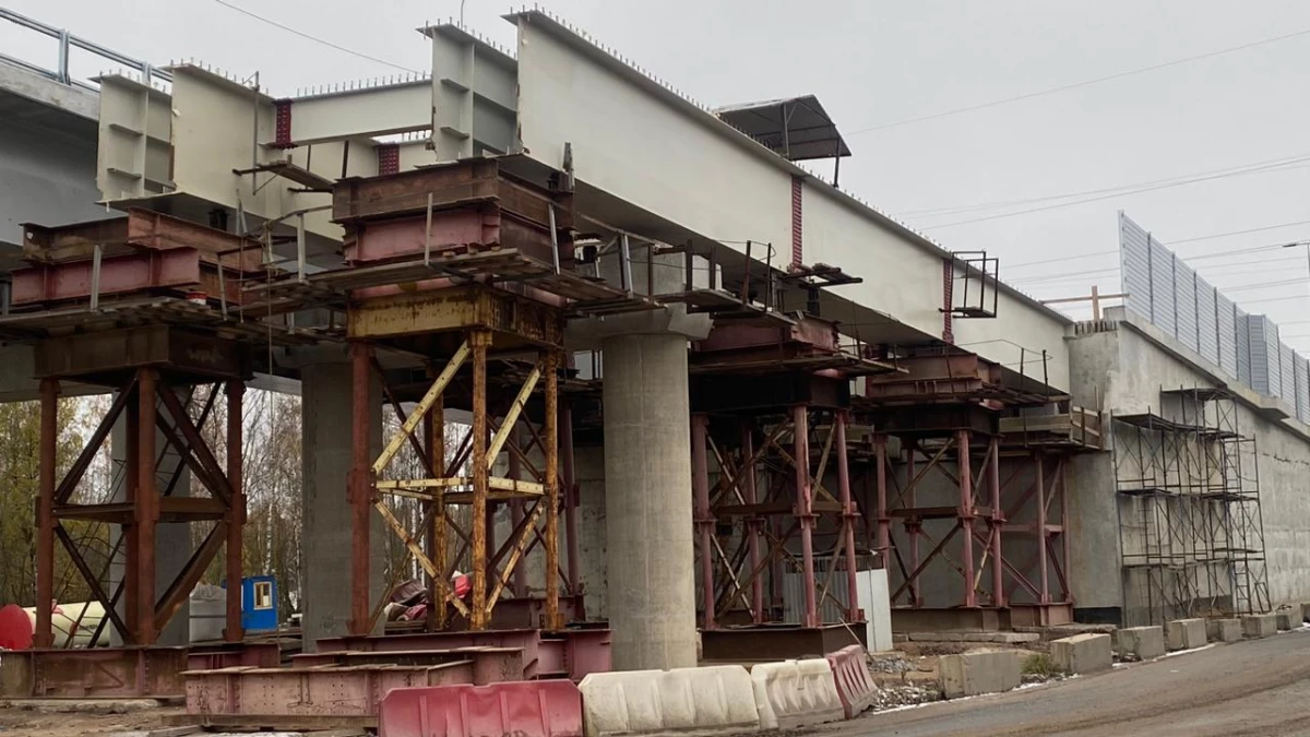 На Петрозаводском шоссе смонтировали около 80 тонн металлоконструкций нового съезда - tvspb.ru