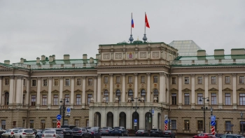 Александр Беглов поздравил Года Нисанова и Максима Жукова, получивших первые в истории города знаки отличия «Почетный благотворитель Санкт-Петербурга»