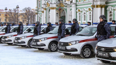 Петербургскому управлению Росгвардии подарили 131 новый служебный автомобиль