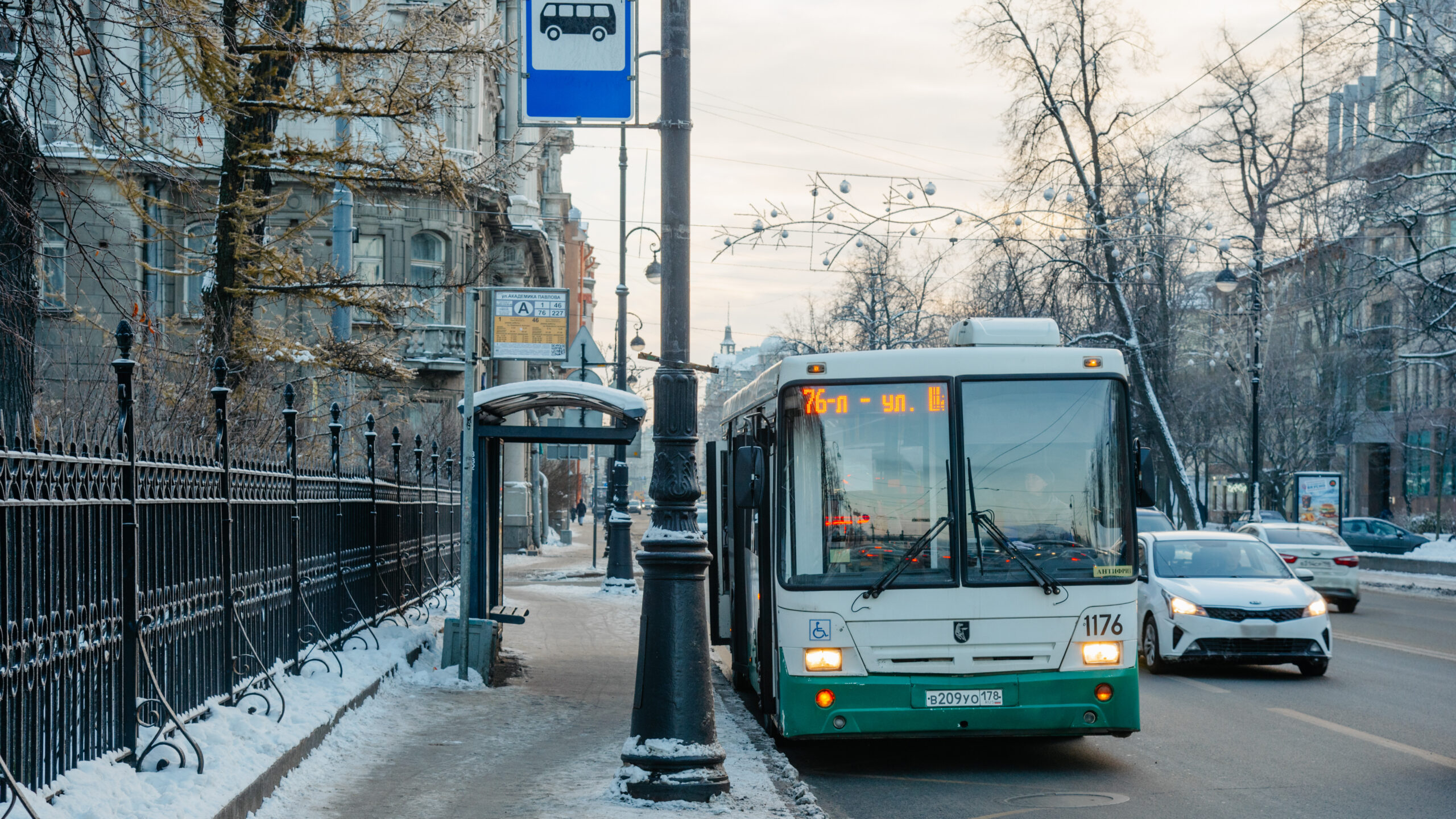 Из-за затора на Наличной улице общественный транспорт курсирует с  задержками | Телеканал Санкт-Петербург