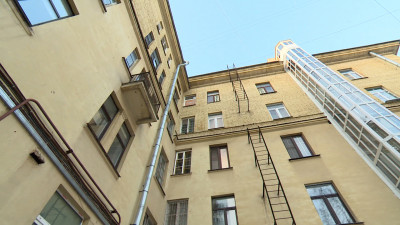 ГЖИ обследовала почти 4 тысячи многоквартирных домов Петербурга и нашла 1329 нарушений