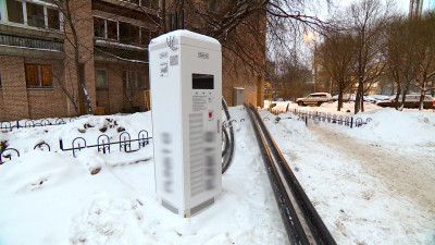 На Петроградской стороне откроют две зарядных станции для электромобилей