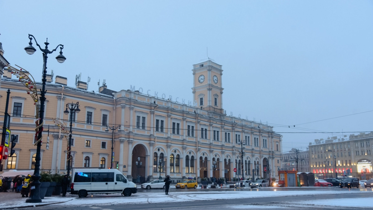 На Московском вокзале задержали мужчину, которого 25 лет разыскивала полиция - tvspb.ru