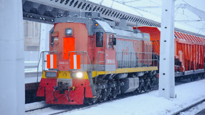 В Челябинской области застряли шесть поездов, в вагонах пока тепло