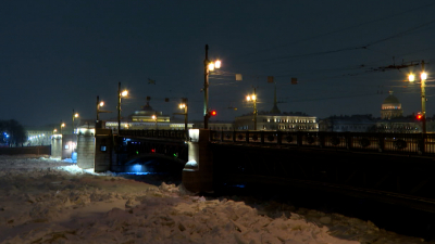 В ночь с 11 на 12 декабря в Петербурге разведут Дворцовый, Биржевой и Литейный мосты