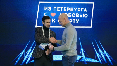 Главный тренер «Зенита» Сергей Семак посетил экспозицию Петербурга на выставке-форуме «Россия»