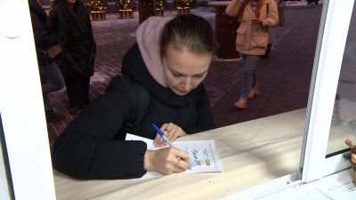 Петербургские студенты отправили письма и новогодние подарки участникам СВО