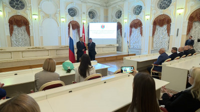 В Смольном наградили лучших работников отрасли по обращению с твердыми коммунальными отходами
