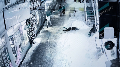 В центре Петербурга подросток упал с высоты, пытаясь сделать селфи