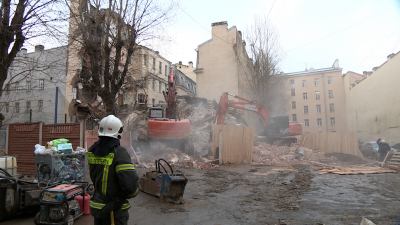 Александр Беглов держит на контроле ситуацию с жильцами после обрушения дома на Гороховой улице