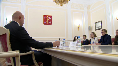 Студенты и выпускники ВУЗов проходят стажировку в Смольном