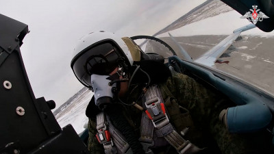 Минобороны показало, как экипажи самолетов Су-35с ВКС России выполнили боевые вылеты в зоне спецоперации