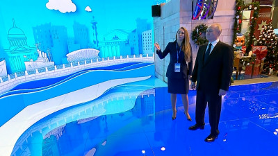 Президент Путин посетил экспозицию Петербурга на выставке ВДНХ