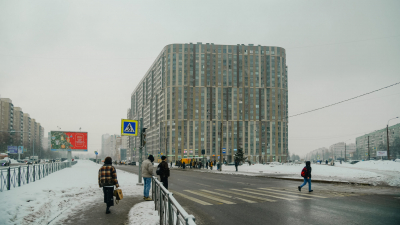 Продажи жилья в новостройках Петербурга в феврале упали почти вдвое