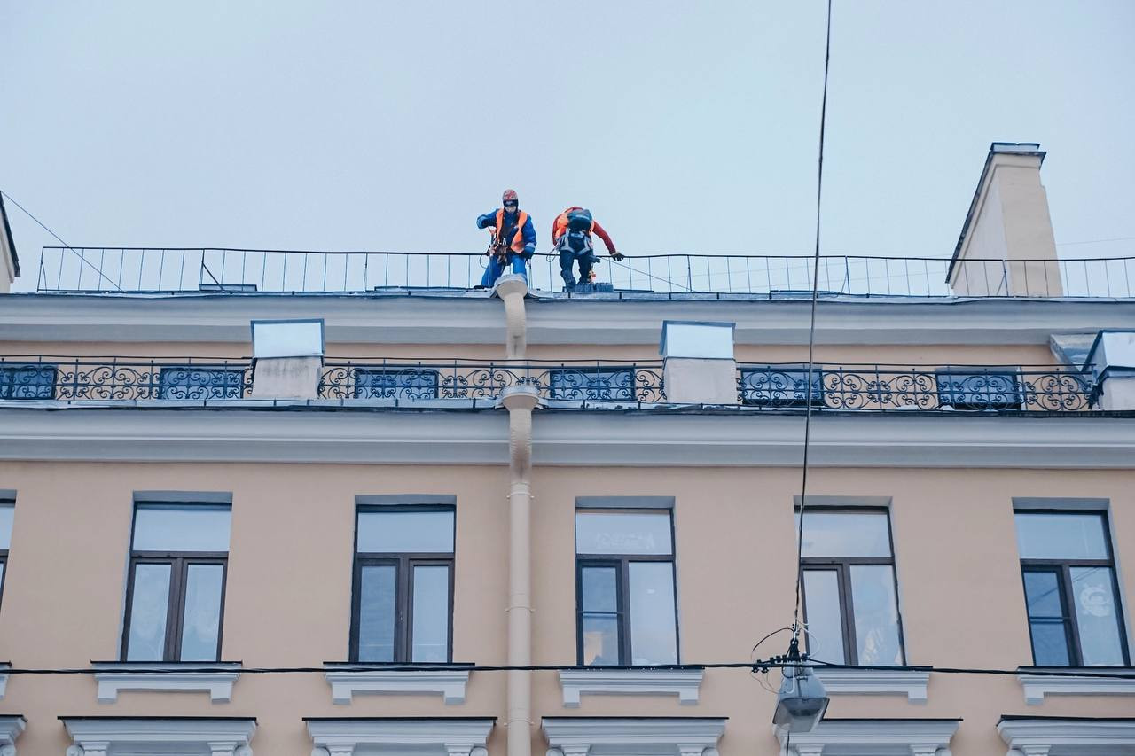 Александр Беглов назвал уборку крыш от наледи приоритетом | Телеканал  Санкт-Петербург