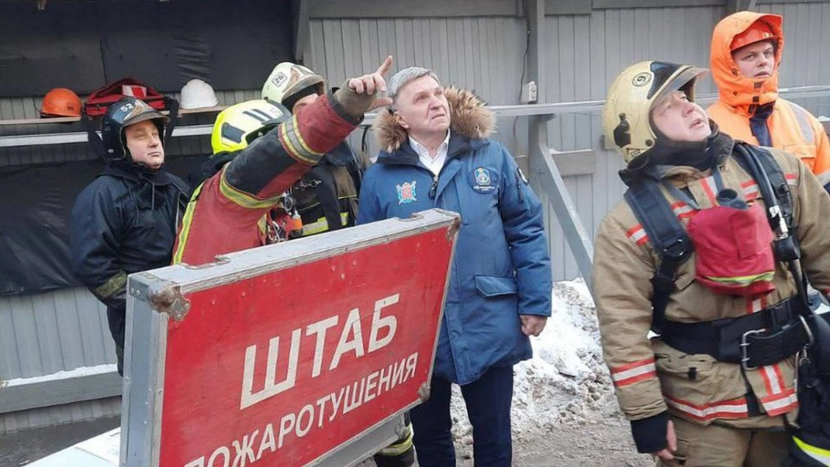 Глава Адмиралтейского района Сергей Оверчук прибыл на место тушения пожара в консерватории - tvspb.ru