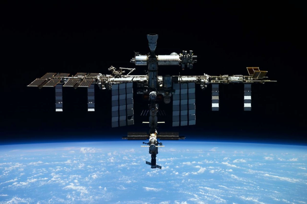 Космонавты отдалили орбиту МКС на 3,2 км от Земли - tvspb.ru