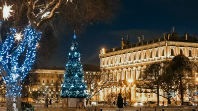 Петербург полностью украсили к Новому году