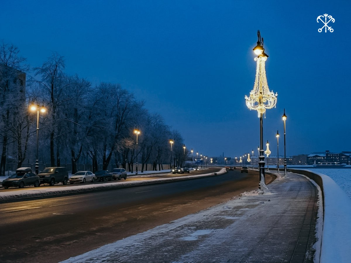 Петербург полностью украсили к Новому году