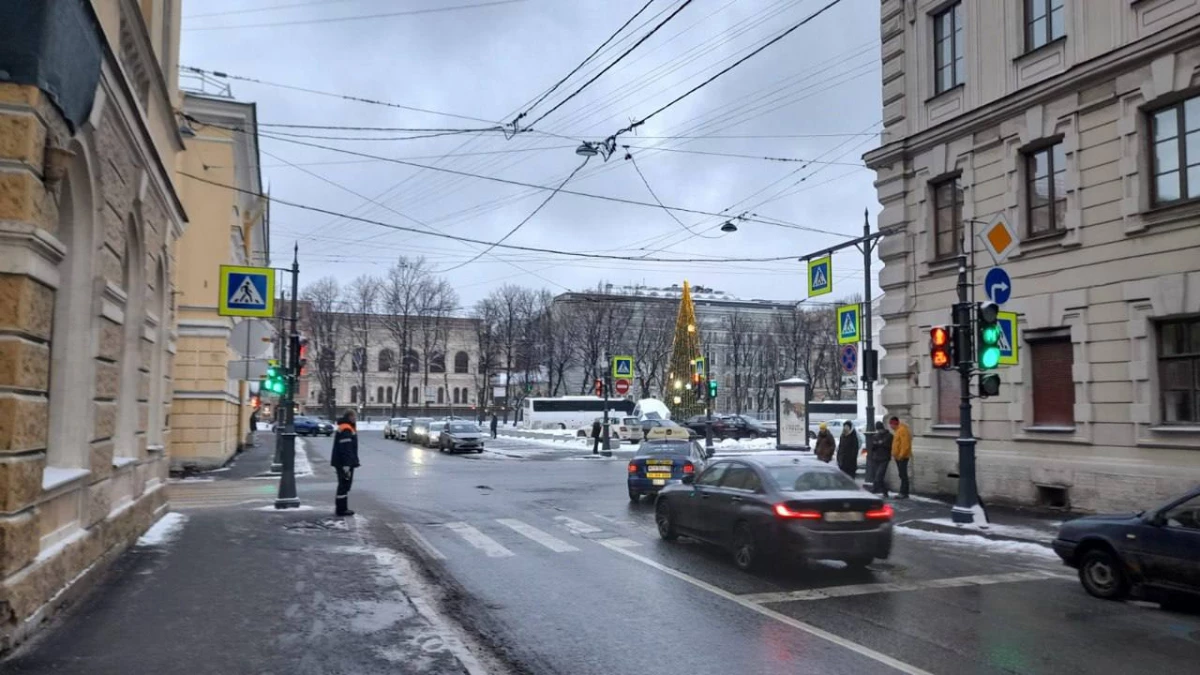 В Адмиралтейском районе Петербурга заработал новый светофор - tvspb.ru