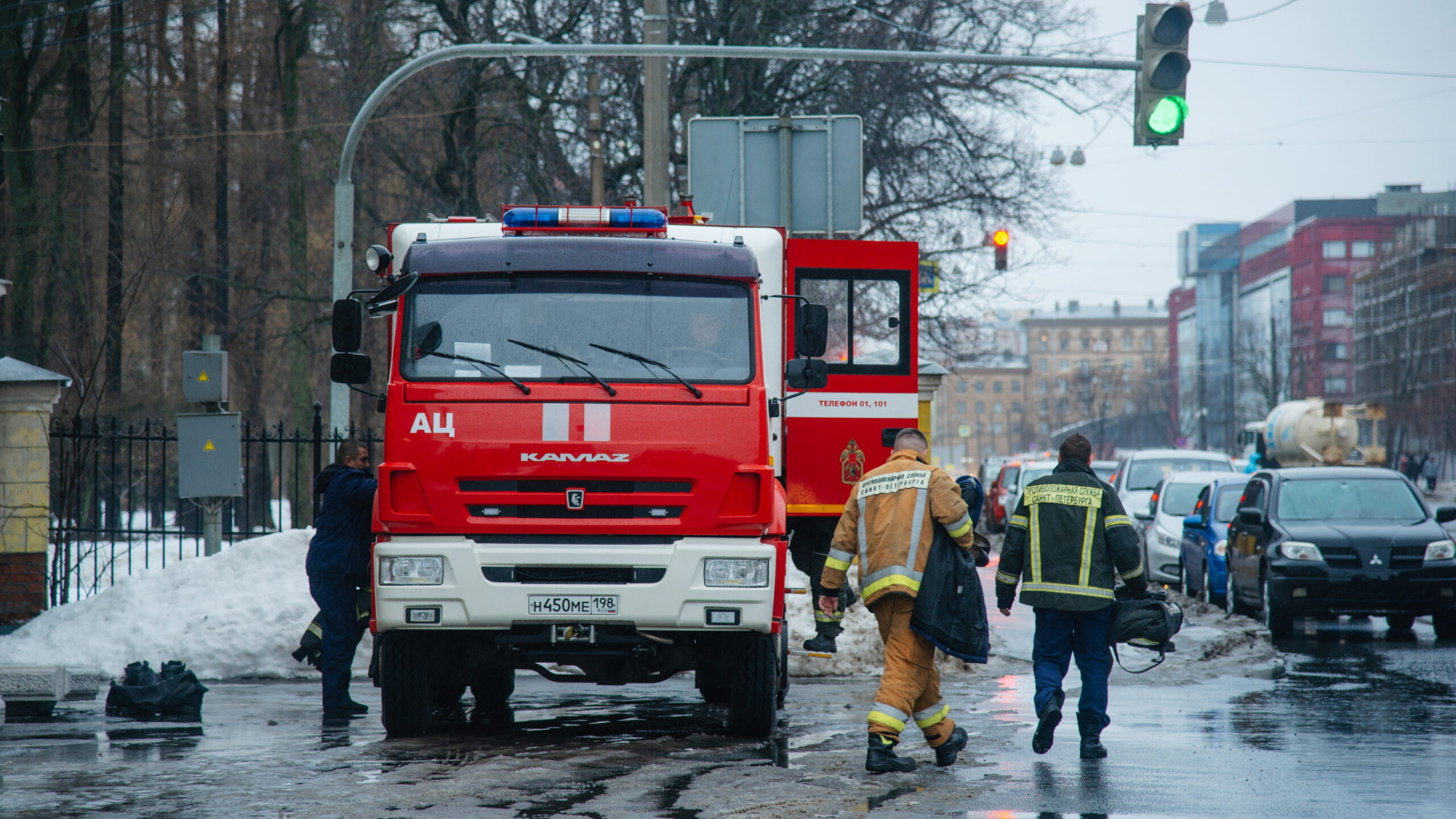 Площадь пожара в Стрельне составила 300 «квадратов»