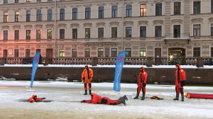 Выход на лёд запрещён, но … что делать, если вы увидели провалившегося под лёд человека
