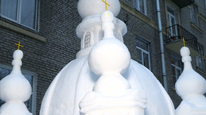 Смольный собор из снега