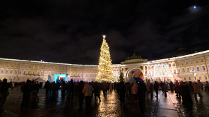 #явэфиреСПбТВ: на Дворцовой площади зажгли главную новогоднюю ёлку города и открыли студию телеканала «Санкт-Петербург»