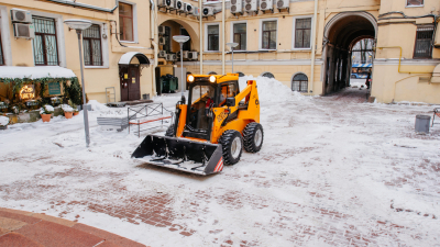 «ТЭК СПб» и «Теплосеть» предоставили городу на Неве технику и людей для вывоза снега