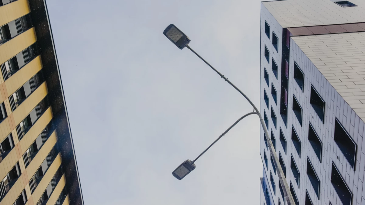 50% натриевых светильников на улицах Петербурга заменили на более современные - tvspb.ru