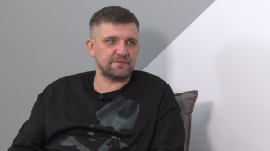 О первом выступлении в Петербурге, времени с семьёй, театральной работе и новых альбомах рассказал музыкант Баста (Василий Вакуленко)