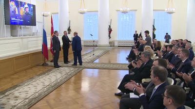 Александр Беглов поздравил энергетиков Петербурга с профессиональным праздником