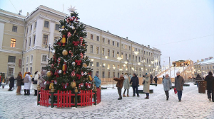 Зима в Санкт-Петербурге. Лыжи, коньки и горка на Дворцовой