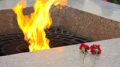 На Пискаревском кладбище почтили память жертв блокады Ленинграда