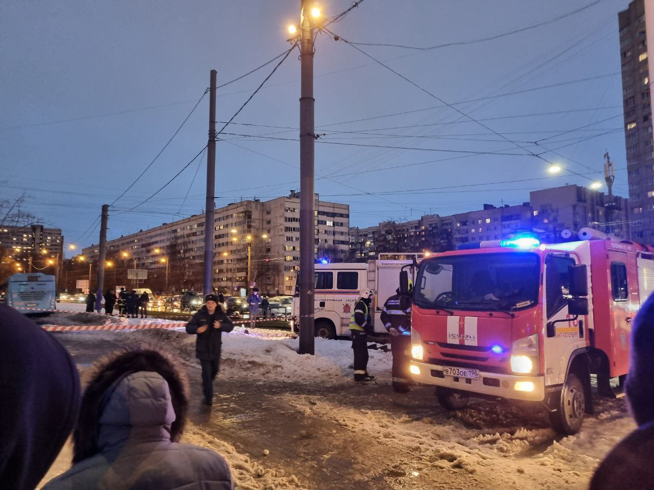 Полиция показала видео, как автобус вылетел на тротуар на улице Беринга |  Телеканал Санкт-Петербург