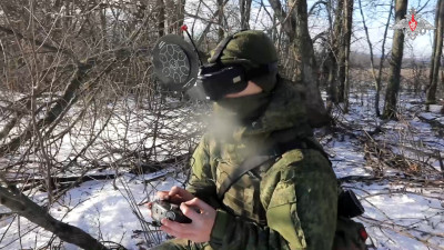 Минобороны показало кадры боевой работы операторов FPV-дронов