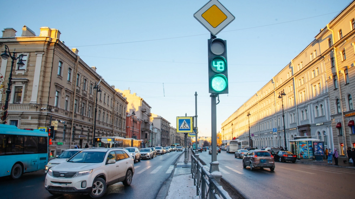 Петербург занял бронзу в рейтинге вежливых водителей: горожане высоко оценили местных шофёров - tvspb.ru