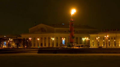 В честь 81-й годовщины прорыва блокады Ленинграда зажгли огни Ростральных колонн
