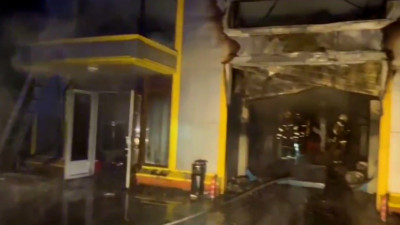 В Пушкине ликвидировали пожар в автосервисе: видео