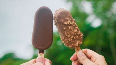 В Международный день эскимо Роспотребнадзор рассказал, как появилось мороженое на палочке