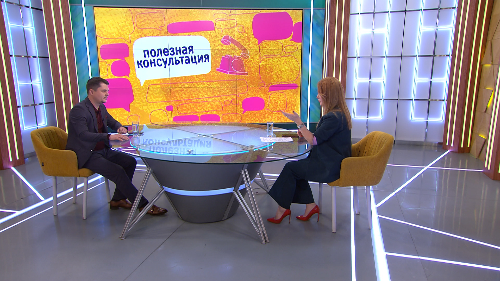 Юрий щербаков санкт-петербург. Канал санкт-петербург логотип. Студия канала санкт петербург. Телеканал санкт-петербург. Региональное тв санкт петербург.