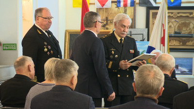 Ветеранов-подводников наградили знаками отличия за вклад в развитие Северного морского пути