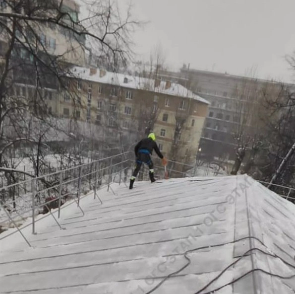 За 5 дней в Петербурге очистили 5 тысяч крыш зданий от снега - tvspb.ru