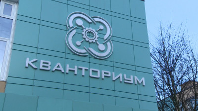 Александр Беглов: В Петербурге уже создано 10 «Кванториумов» и 33 центра цифрового образования «Инфинити», в новом учебном году откроется более 600 предпрофессиональных классов в школах